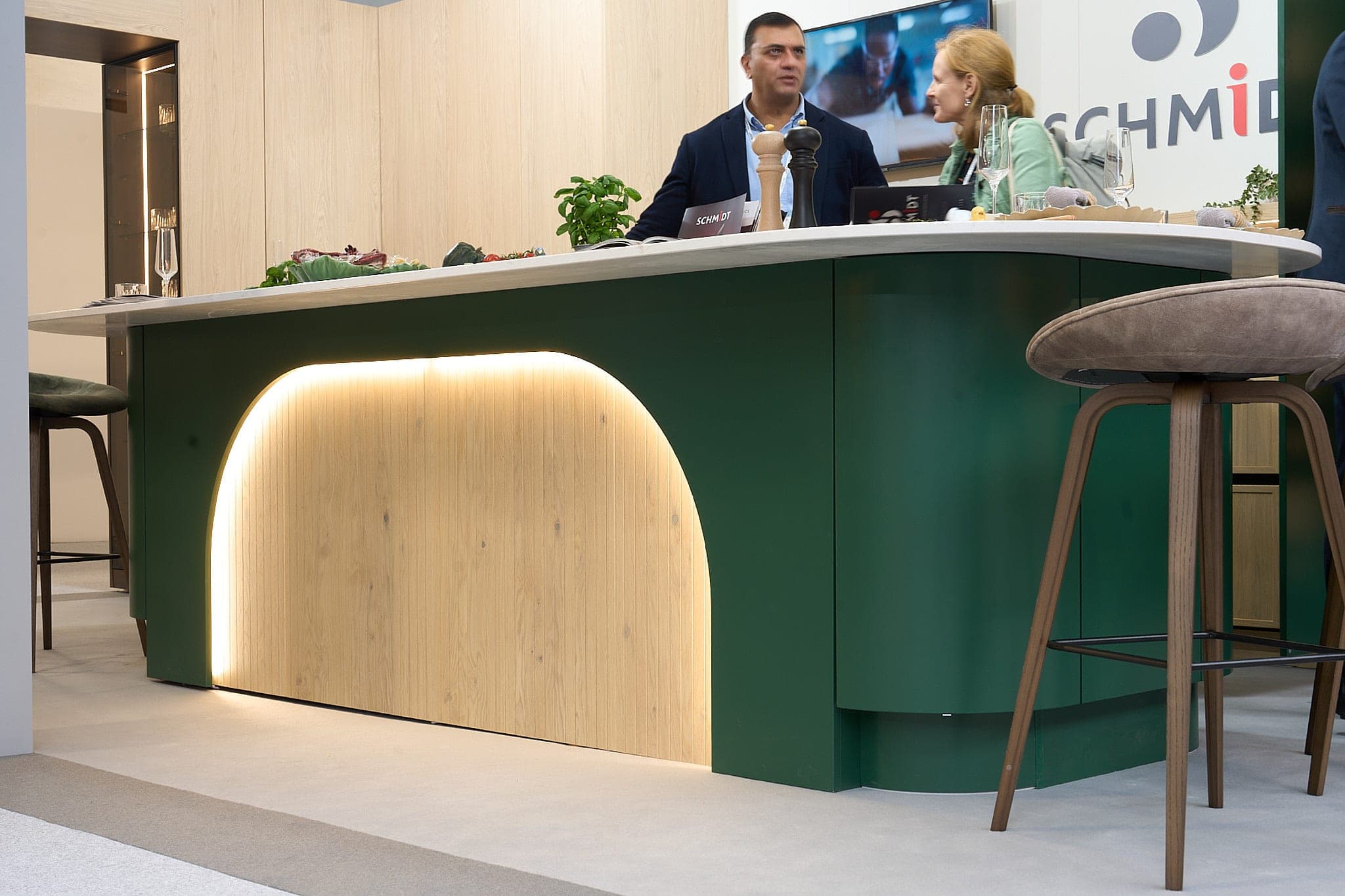 Still from Schmidt decorex exhibition coverage in London